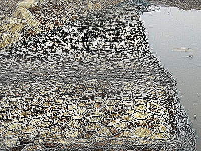 格賓網護坡透水性強嗎?