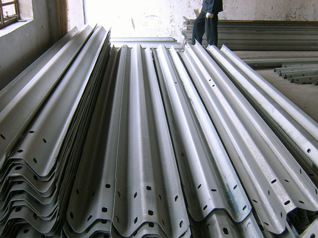 河南W型護(hù)欄板