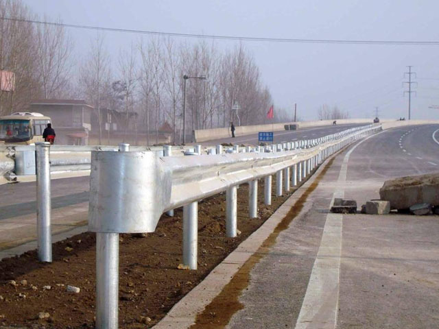 分隔帶護(hù)欄板