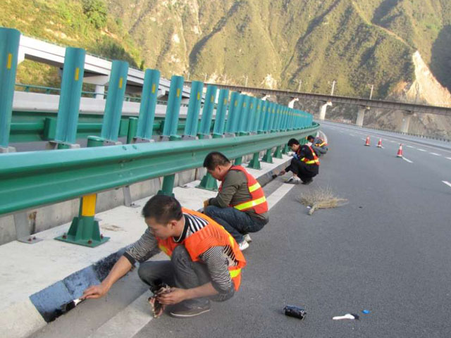 分隔帶護(hù)欄板