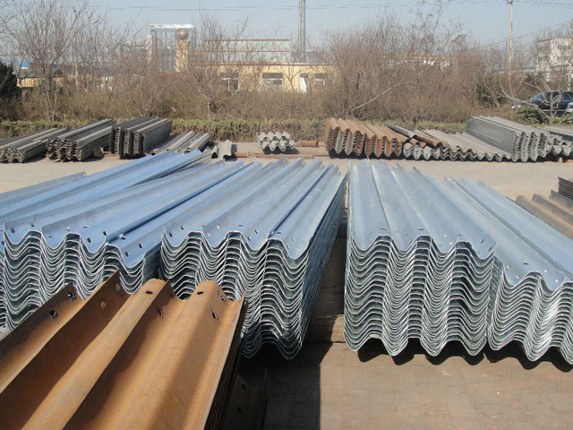 新疆三波護欄板