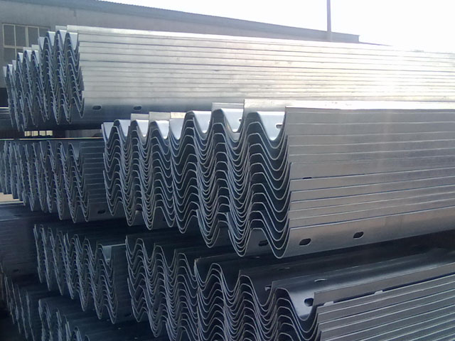 新疆三波護欄板