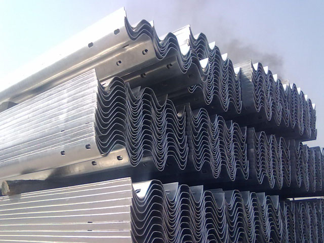 新疆三波護欄板